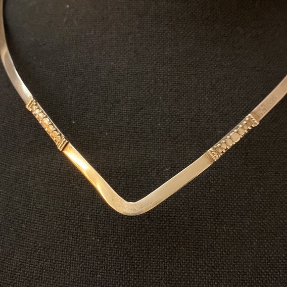 Sarda Sterling V neck choker - Picture 2 of 7